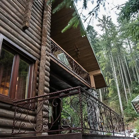 лісовий маєток 斯拉夫西克