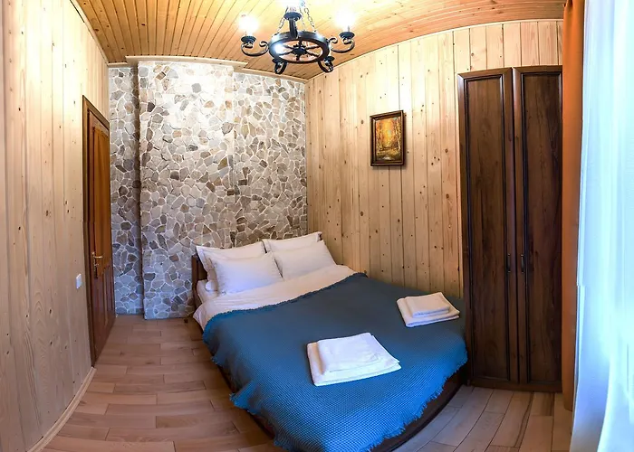 Nyaraló лісовий маєток